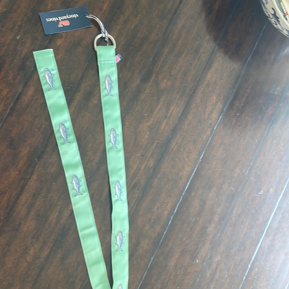 Vineyard vines belt